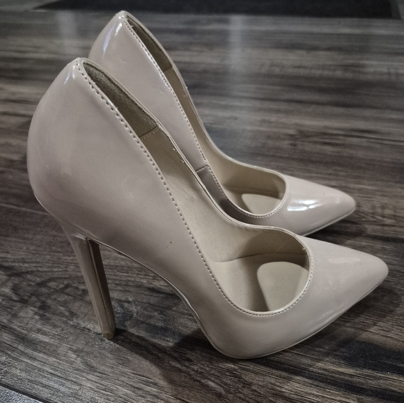 Pleaser Nude Patent pumps (LIKE NEW) - Picture 2 of 6